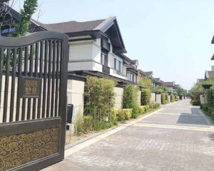 东郊湿地公园旁毛坯独栋别墅格局方正采光好