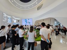 本小区旁有运动公园,彩虹公园,山地公园,