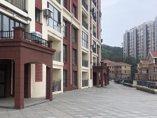 房子是毛坯房,南北向两室,小区环境优美,