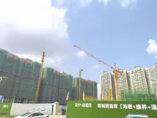 全屋定制精装修装有地暖,拎包入住,小区配温泉泳池