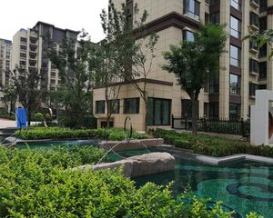 小区距离地铁口科技馆50米,银滩湿地公园.