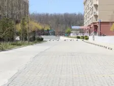 封闭性小区 环境优越 卫生安全