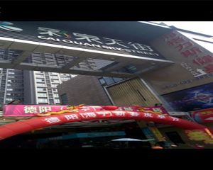 现出租中一个月租800元,房东精装一室过渡或自住均可