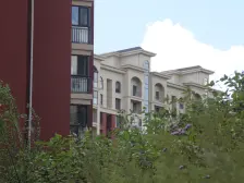 公园季中间楼层 五明户型 安静空气好