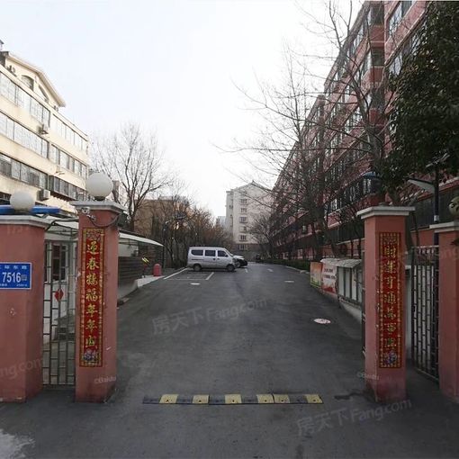 荆山路二环东路7516号3室2厅2卫南北朝向3600.00元