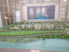 院子方正180平 双车位负一200平 有钥匙满两年上下四层