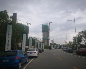 兰州新区精装三室湖景现房拎包入住视野开阔