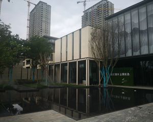 瑞辰金澜府小区环境好,楼间距大,配套齐全