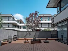 此小区由别墅和洋房组成,安静,视野开阔,