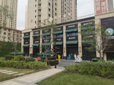 开门见景,在客厅即可享受绿意,满满的大自然的气息