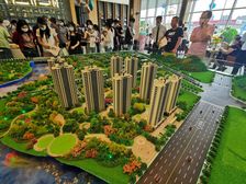 新小区,大套三,楼层采光好,毛坯,带个车位,随时看