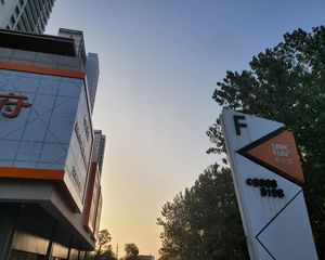 近地铁,交通便利,下楼有公园价格实惠现房实景交付!