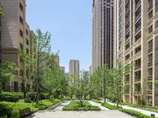 此房是下叠端户,带地下室和花园,住家安静