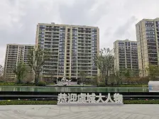 明月兰庭127 平三房二卫精装修满二年 拎包入住260万