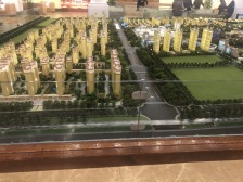 地铁口,两梯两户小高层,精装一天未住