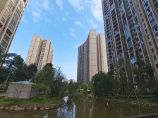 与胖东来为邻,小区环境优美,人车分流,业主诚心出售