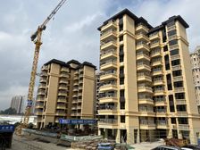 保利品质,户型方正,精装修四房,诚心出售。