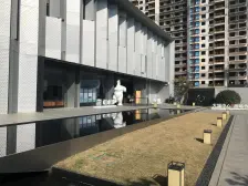 交通方便,小区绿化条件完善,高层的端户!