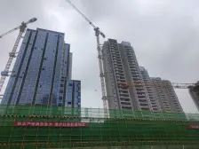 红谷滩中央区 精装四房南北通透,采光好 装修好,环镜优美 近地铁 视野好,诚心出售