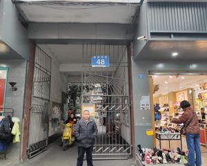 暑袜中街48号2室1厅东南