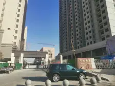 东岗地铁口,毛坯三室两厅,交通便利。