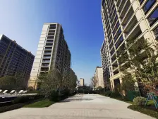 绿城开发,位置佳,不靠大路,小区自带泳池,3米1层高
