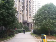 热门二手房,小区环境清幽美,享受宁静生活时光