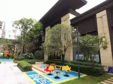 急售!带漂亮花园地下室,物业安防环境好,4室2厅 158万