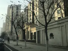 东港 四室 洋房 精装 前排采光无遮挡,邻地铁