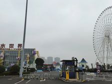 房子旁边就是湖,采光视野好,新法式风格的别墅