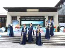 紫郡一套顶楼洋房,业主急售,价格可谈,带露台。