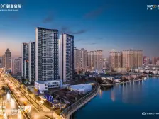 次新小区。交通便利,小区人车分流。环境优美,