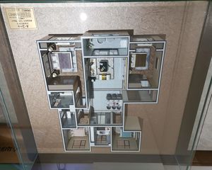 区政府 四室双卫 电梯洋房 有车位单算 价格可议