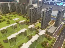 高铁东站旁老经开朝南大三房,带入户花园!