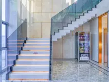 地铁高铁绿地洋房小高层四房两卫南北通透诚心出售