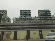 全采光地下室,花园120,带产权车位。小区环境好,