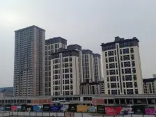 :此小区是新小区,环境好,户型方正,,交通出行