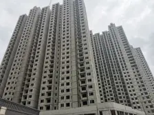 地铁口新小区 南北通透三室 毛坯房随时看房