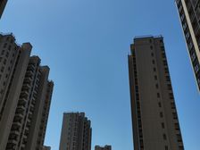 新未来樾湖2021年房龄次新小区电梯三房中高区满两年了