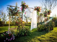 临潘安湖而建,业主诚心出售,小高层 视野开阔