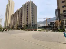 此房子产权清晰,南北通透,花园小区,人车分流