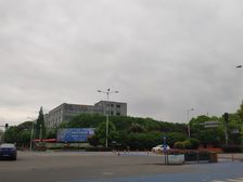 绿地铂澜府,三房毛坯房,有钥匙可以看房子,带车位的