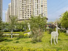 和山步云谷,万科城品牌物业,封闭式管理,人车分流。