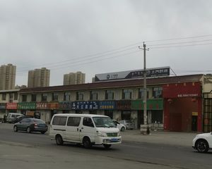 中间楼层,交通便利,工大旁边 采光好 相当热闹