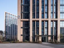 距轻轨站100米 大平层 配套齐 楼下看演唱会 随时看房