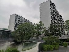 小区中间位置,栋距宽,采光刺眼