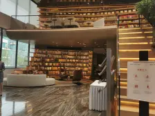 房子是新小区,环境优美,小区楼间距宽敞