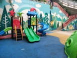 小区入口处儿童娱乐设施