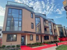 间格局方正通透,兼具私密性与家庭互动感