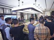 颐和公馆上叠别墅188平!朝南大阳台,随时看房!